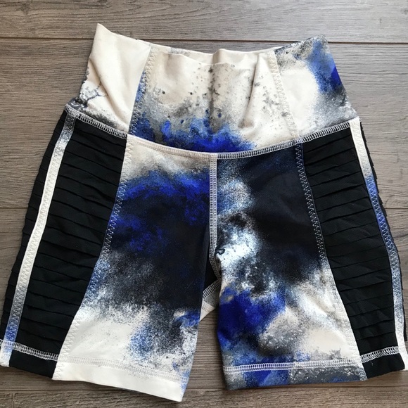 Lululemon shorts (size 2 or XS-S) - Picture 1 of 3